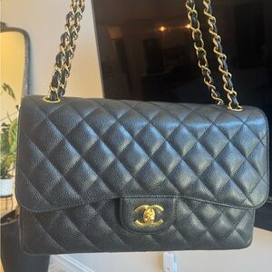 Chanel Black Quilted Shoulder Bag with Gold Chain Jumbo Double flap - excellent